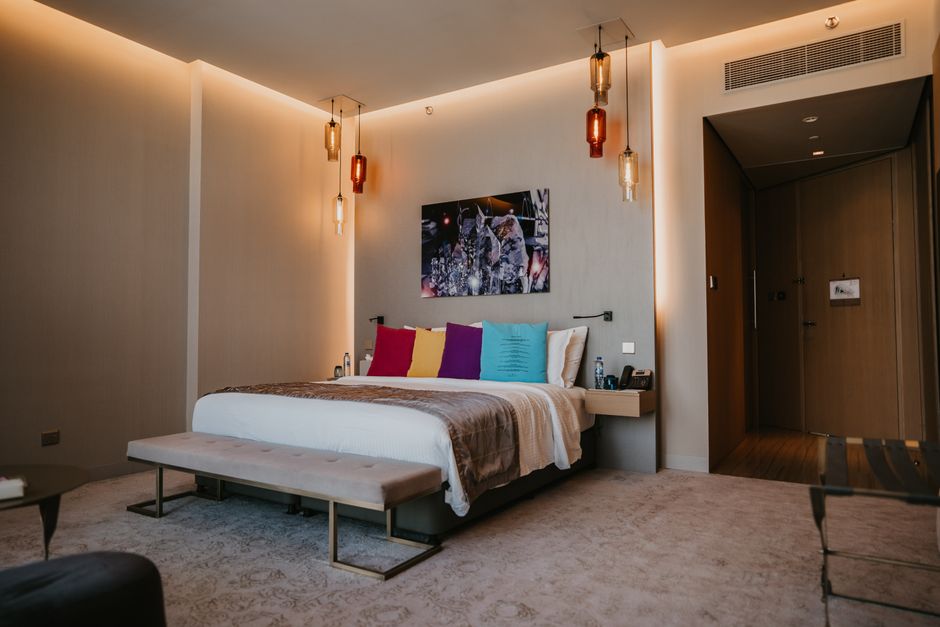 Copertă: Fără grabă, într-un hotel de lux